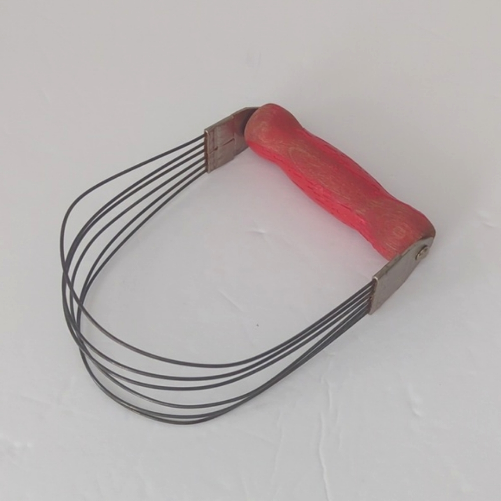 Androck USA Red Wood Handle Wire Pastry Blender Cutter 1940's Vintage